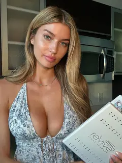 Kathryn escort in Istanbul