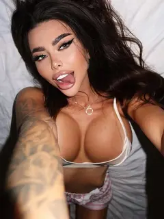 Selena escort in Istanbul